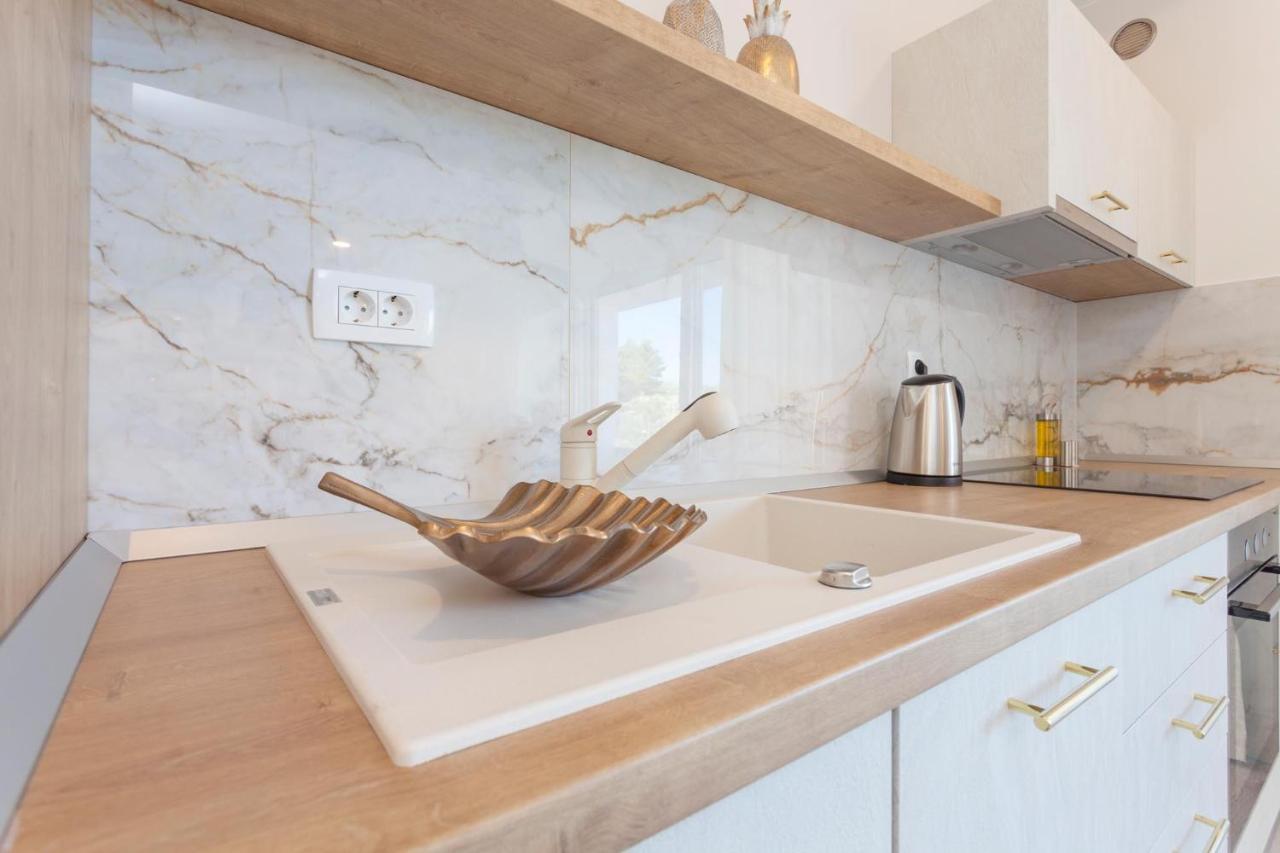 Tinel Boutique Apartment Проманья Экстерьер фото